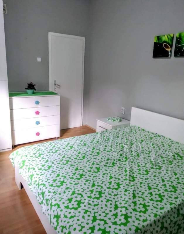 Apartment Center *